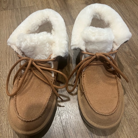 Uggs - Picture 5 of 7